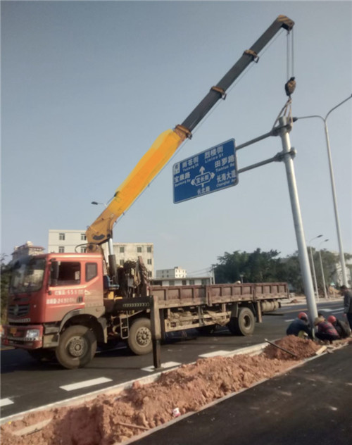 城口县设备吊装租赁吊车要用多大吊车