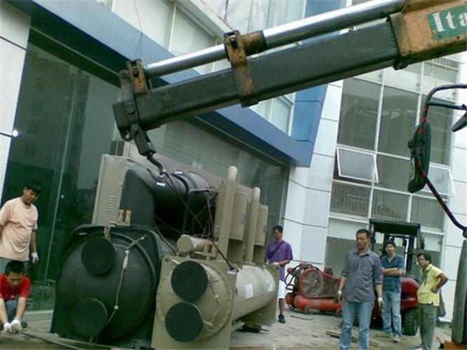 城口县随车吊和汽车吊的核心区别是什么？哪种更省钱？